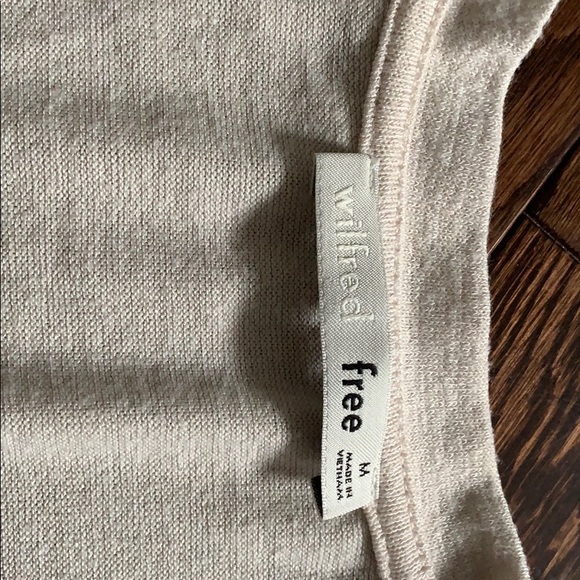 Aritzia- Wilfred Free off shoulder top. - Picture 4 of 4